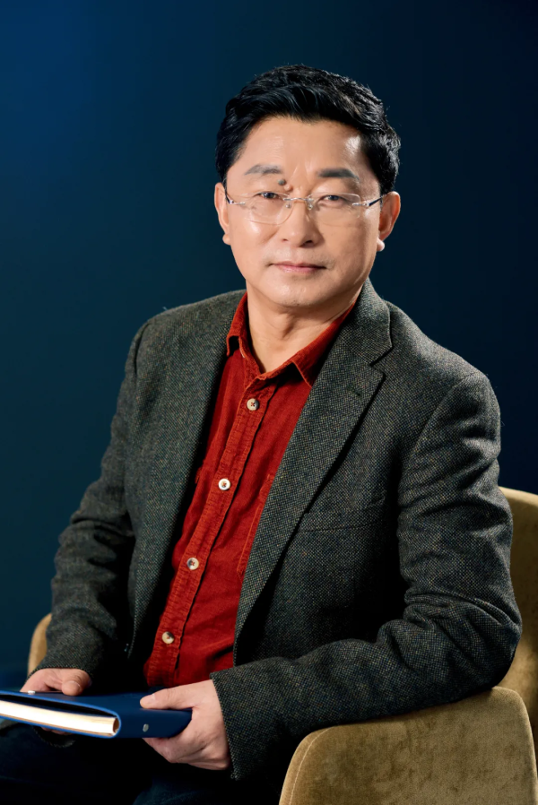 配资资讯门户网 阿来：没意思，不说话